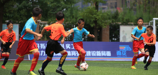 我们和长沙在一起!成基金带领全国300名师生诠释迎难而上顽强拼搏体育精神 我们和长沙在一起!成基金带领全国300名师生诠释迎难而上顽强拼搏体育精神