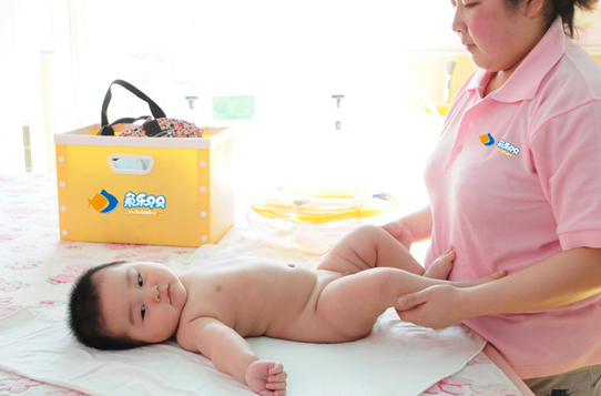 鱼乐贝贝助力新生宝宝抚触，呵护宝宝健康成长