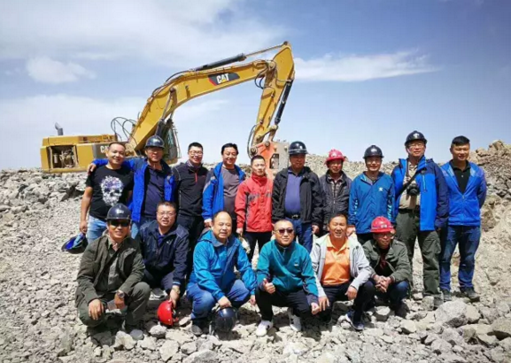 宏嘉文化携手新疆和田玉交易中心深山矿区寻玉之旅  