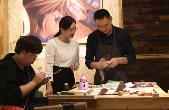 无人惊扰的静与美：“艺·木·家”法国木艺家作品展江苏开幕  